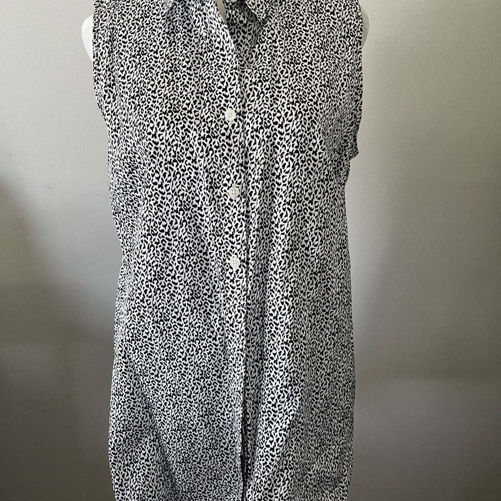 Chico's Black and White Sleeveless Blouse
